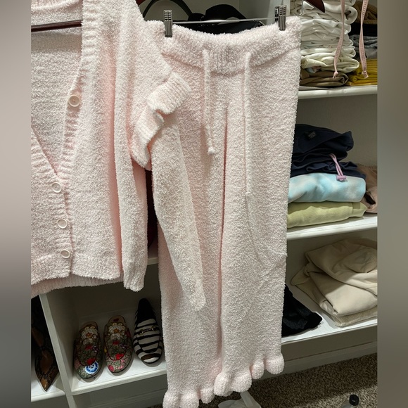 Two piece cozy set with ruffle detail - Picture 3 of 4